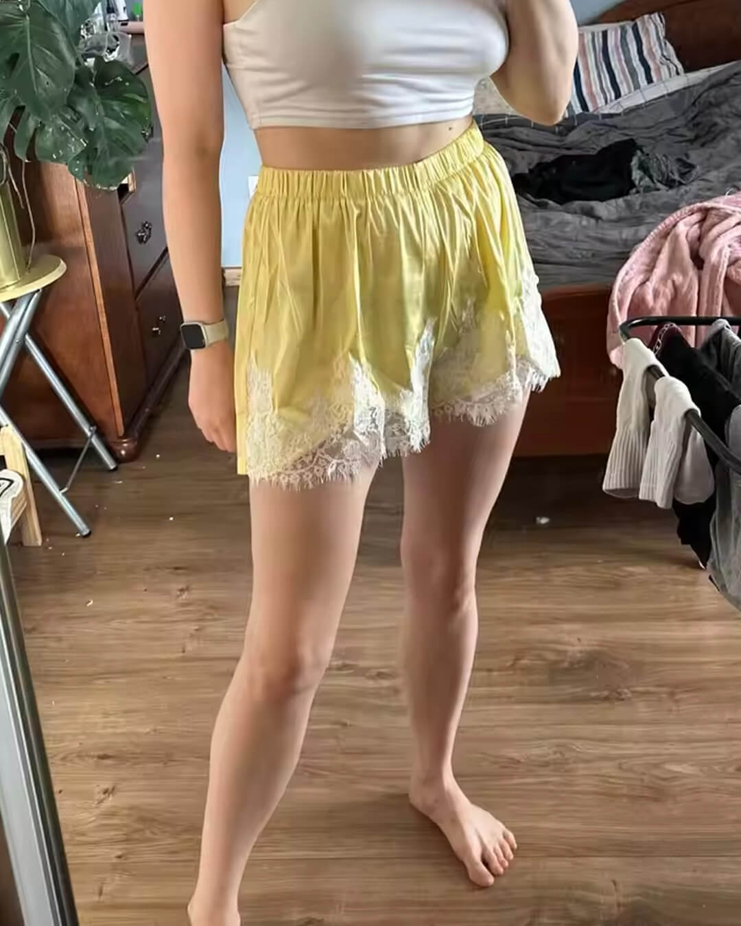 Laura Satijnen short met kant en patchwork