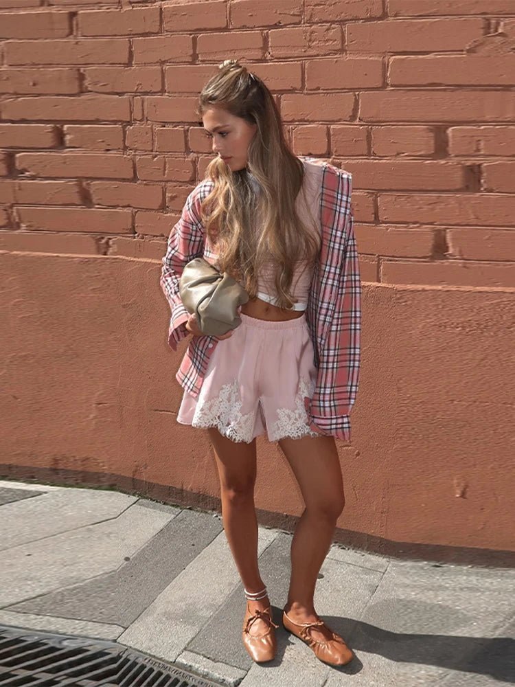 Laura Satijnen short met kant en patchwork