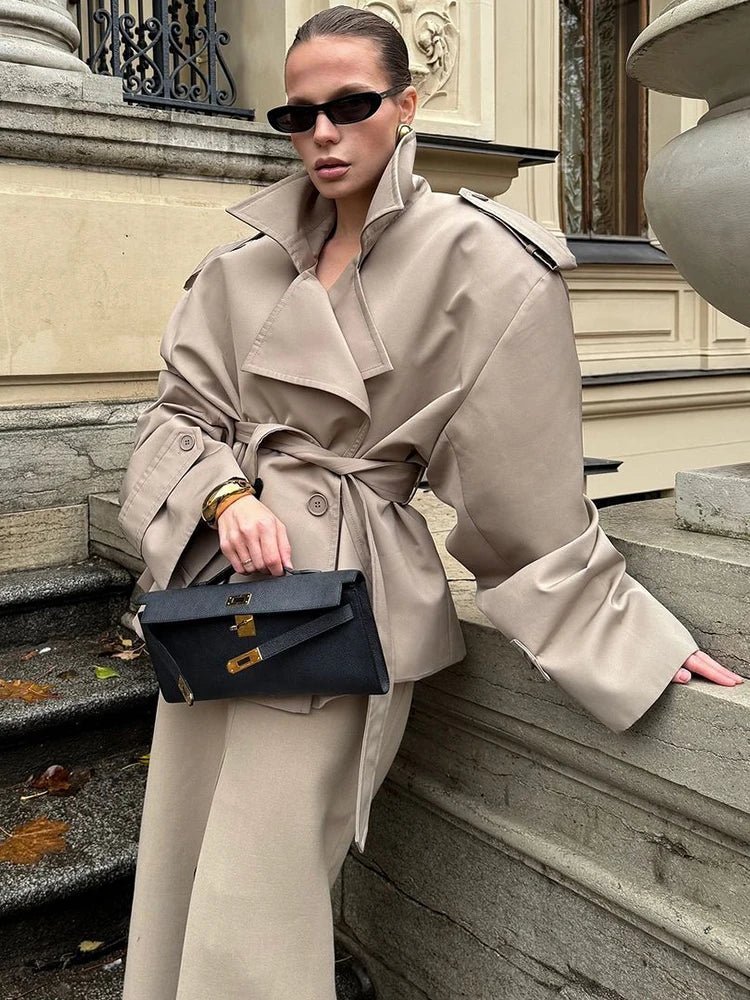Leizel jack met veterdetail en opstaande kraag