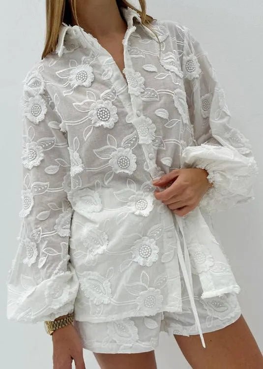 Lily transparante geborduurde blouse- en shortset met hoge taille