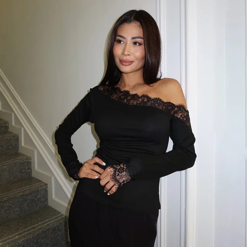 Lizzy kanten top met schuine schouder en lange mouwen