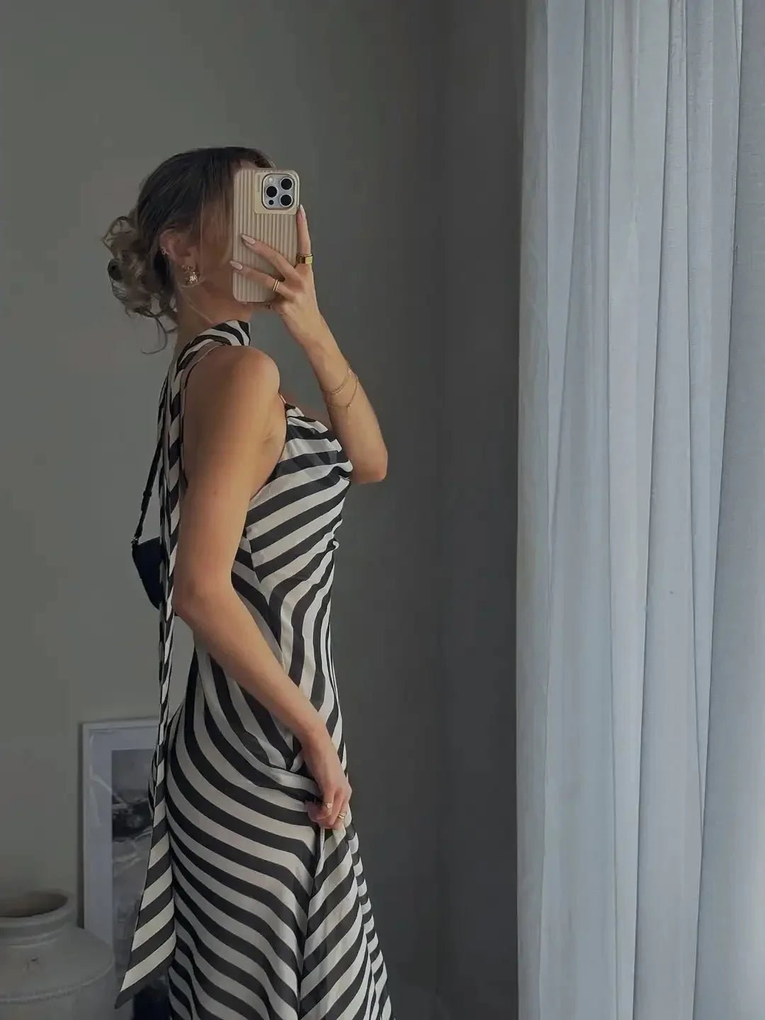 Lola gestreepte maxi-jurk met sjaalkraag