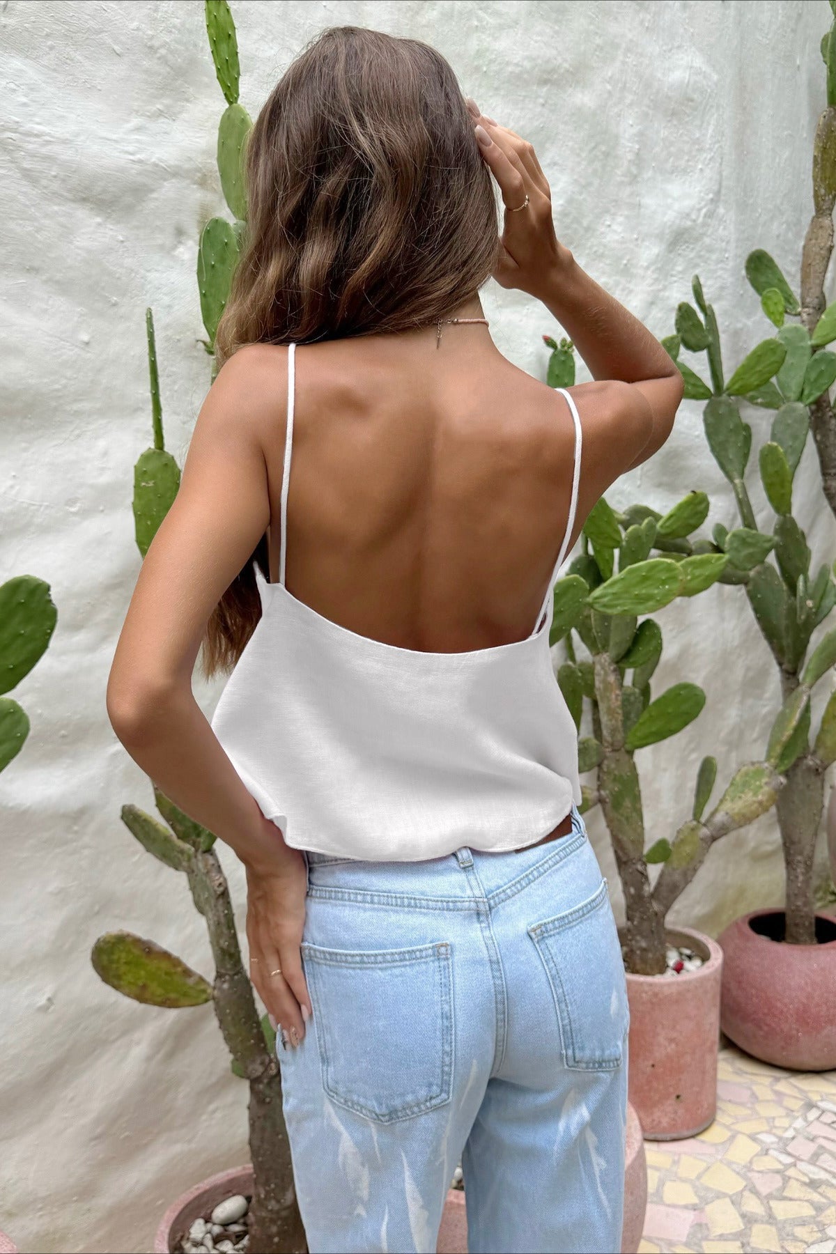 Losse crop top met uitsparingen en spaghettibandjes