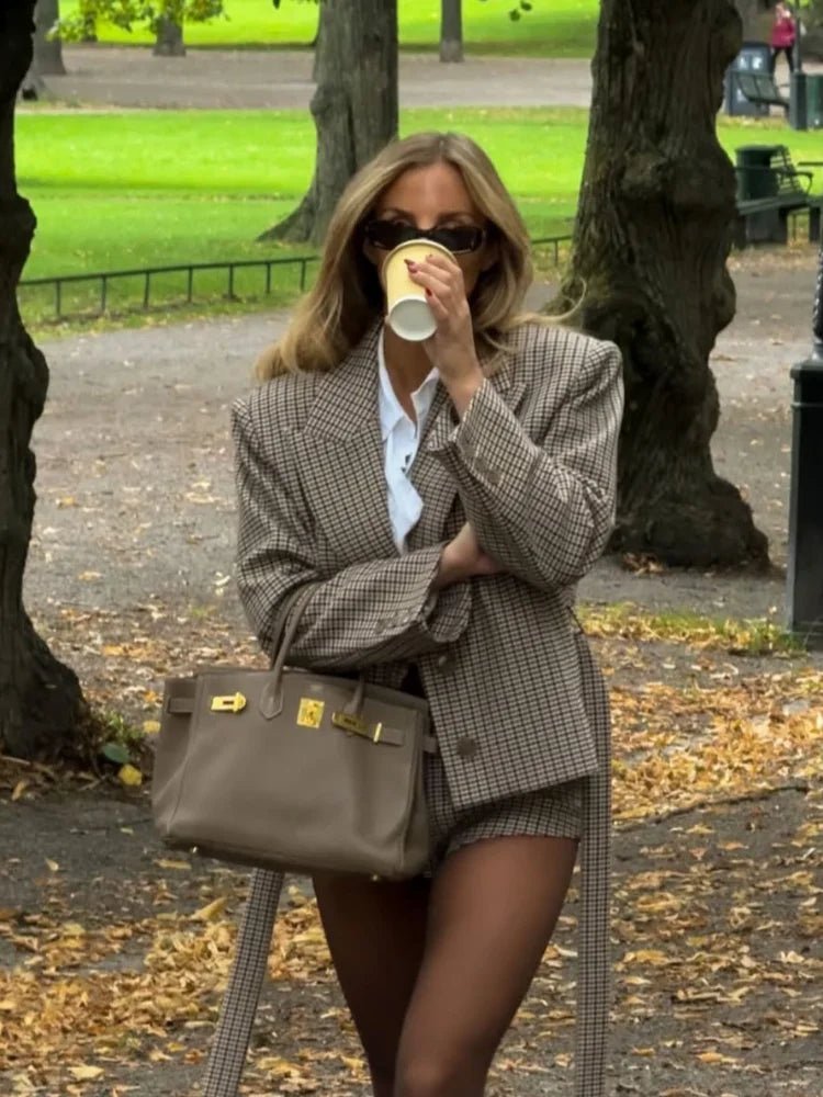 Lucy geruit pak met shorts en riem