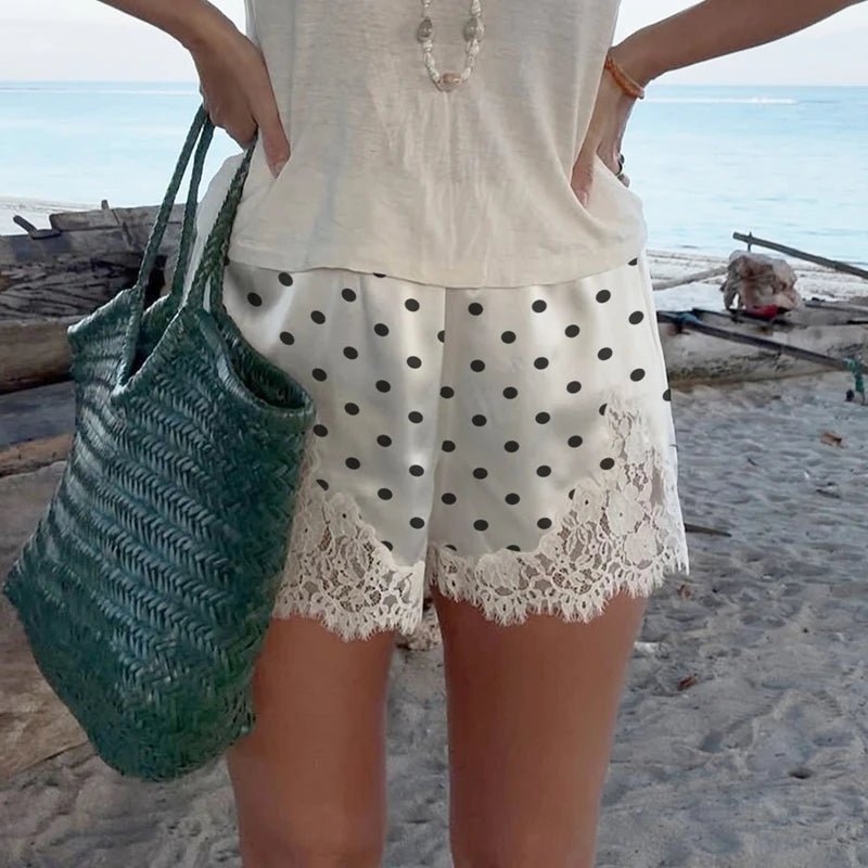 Lucy satijnen short met kant en stippen