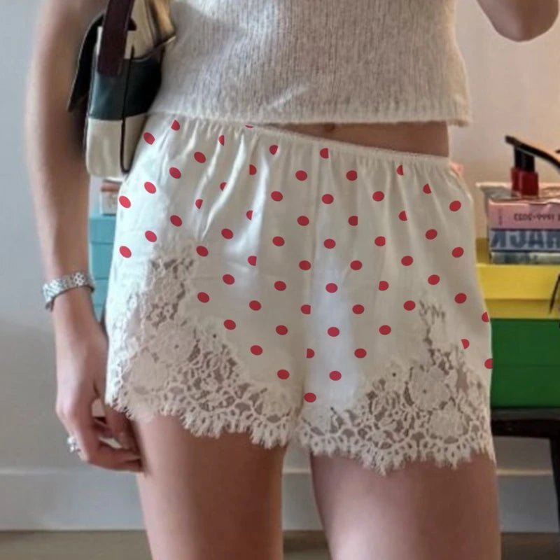 Lucy satijnen short met kant en stippen