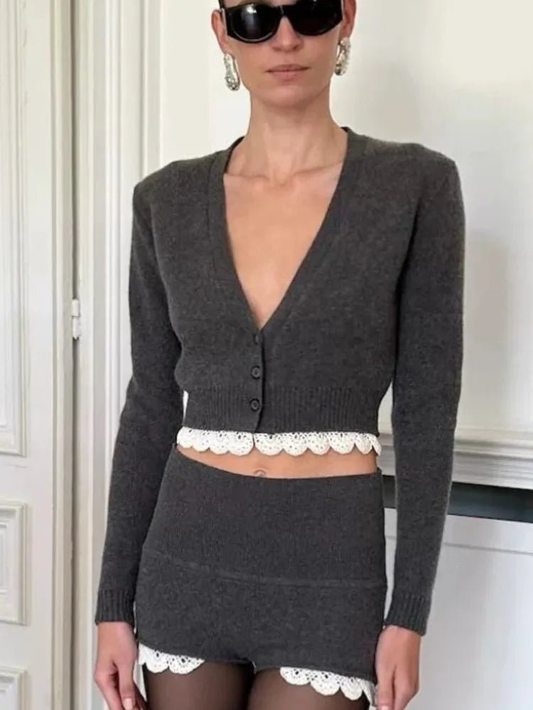 Lucy vest- en shortset met kanten afwerking