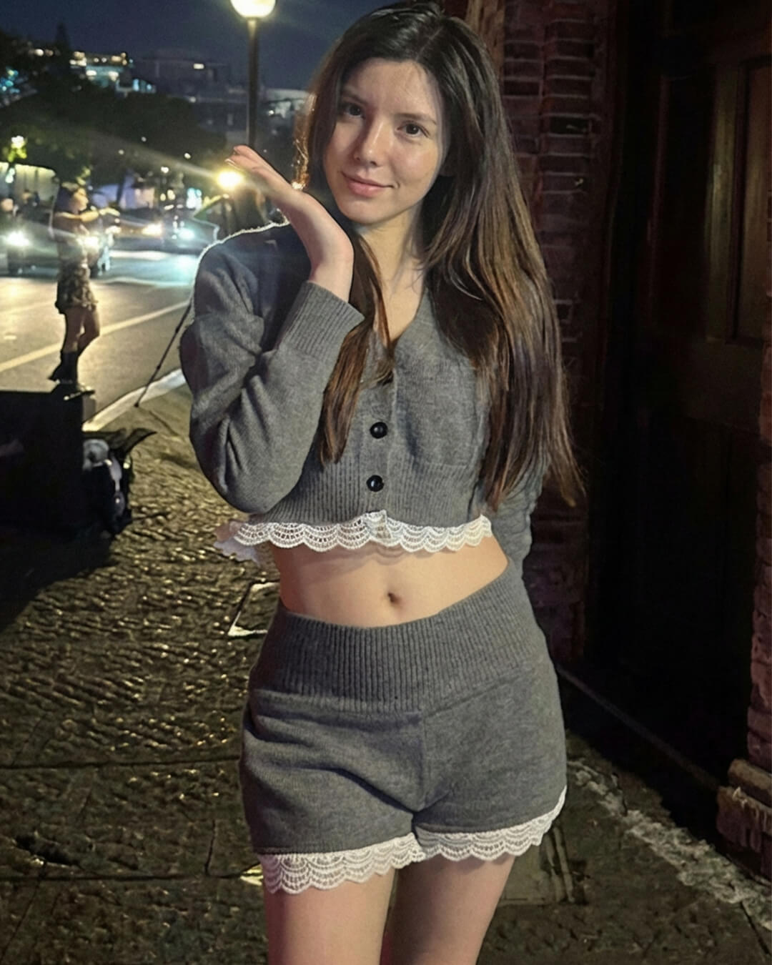 Lucy vest- en shortset met kanten afwerking
