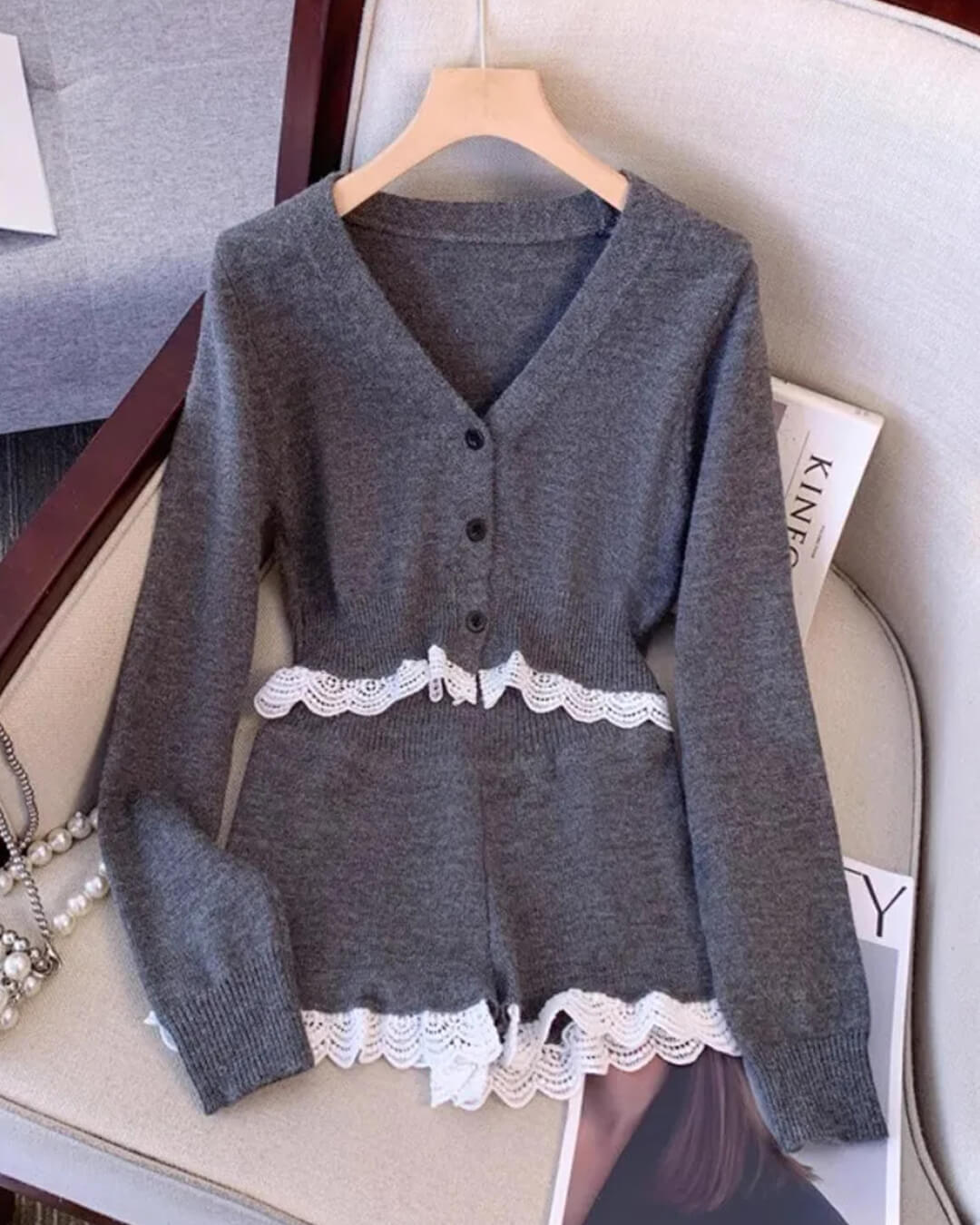 Lucy vest- en shortset met kanten afwerking