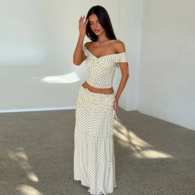 Maisie-set met off-shoulder crop top en rok