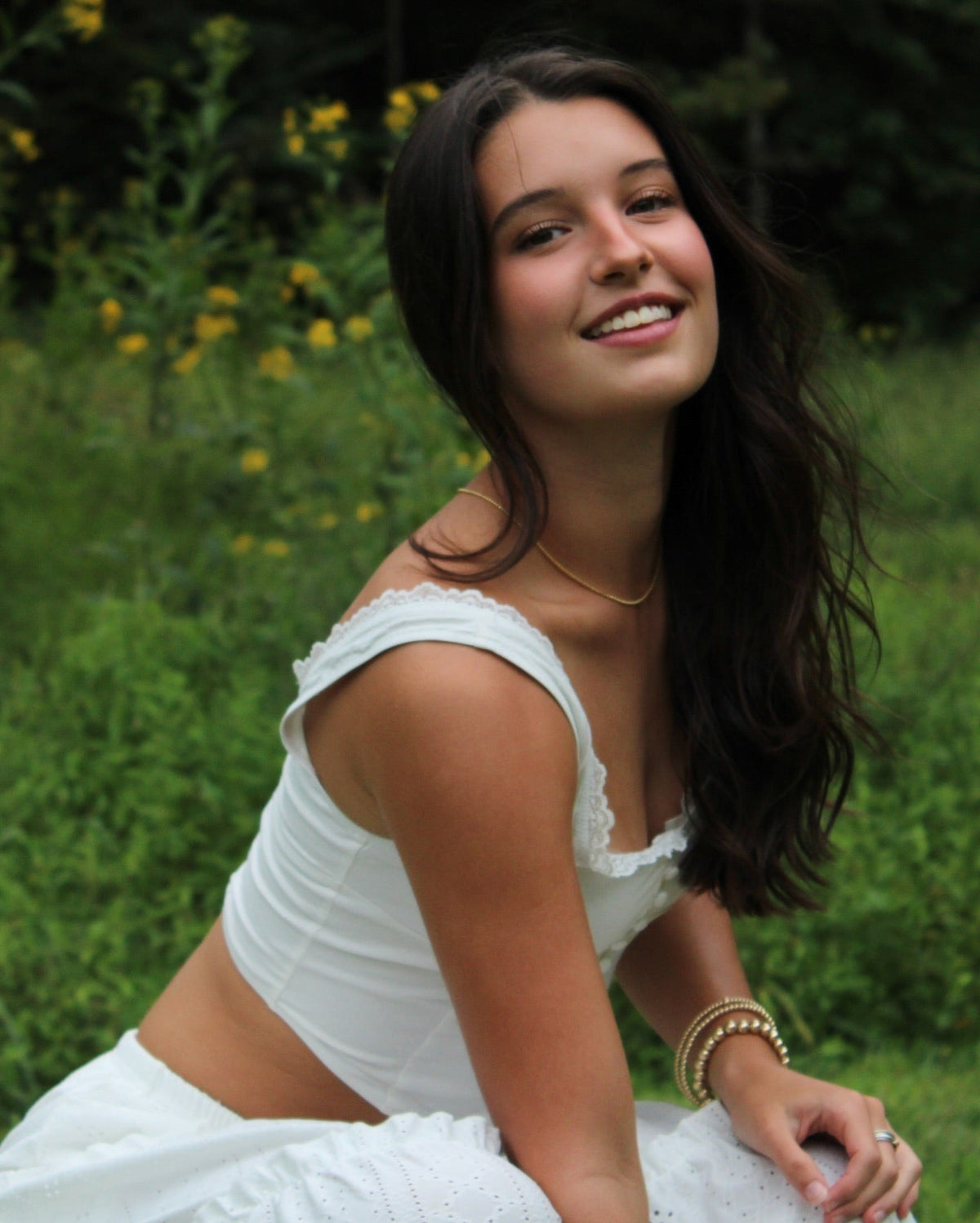 Nadira top met bandjes, kanten bies en knopen