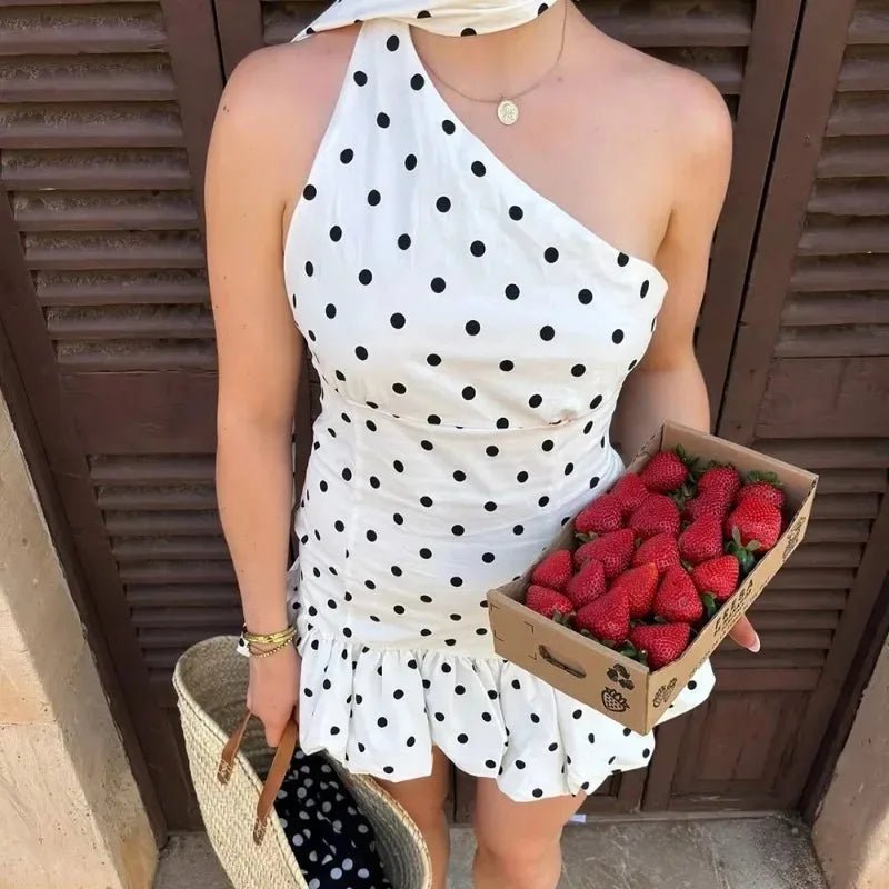Nina mini-jurk met één blote schouder en stippen