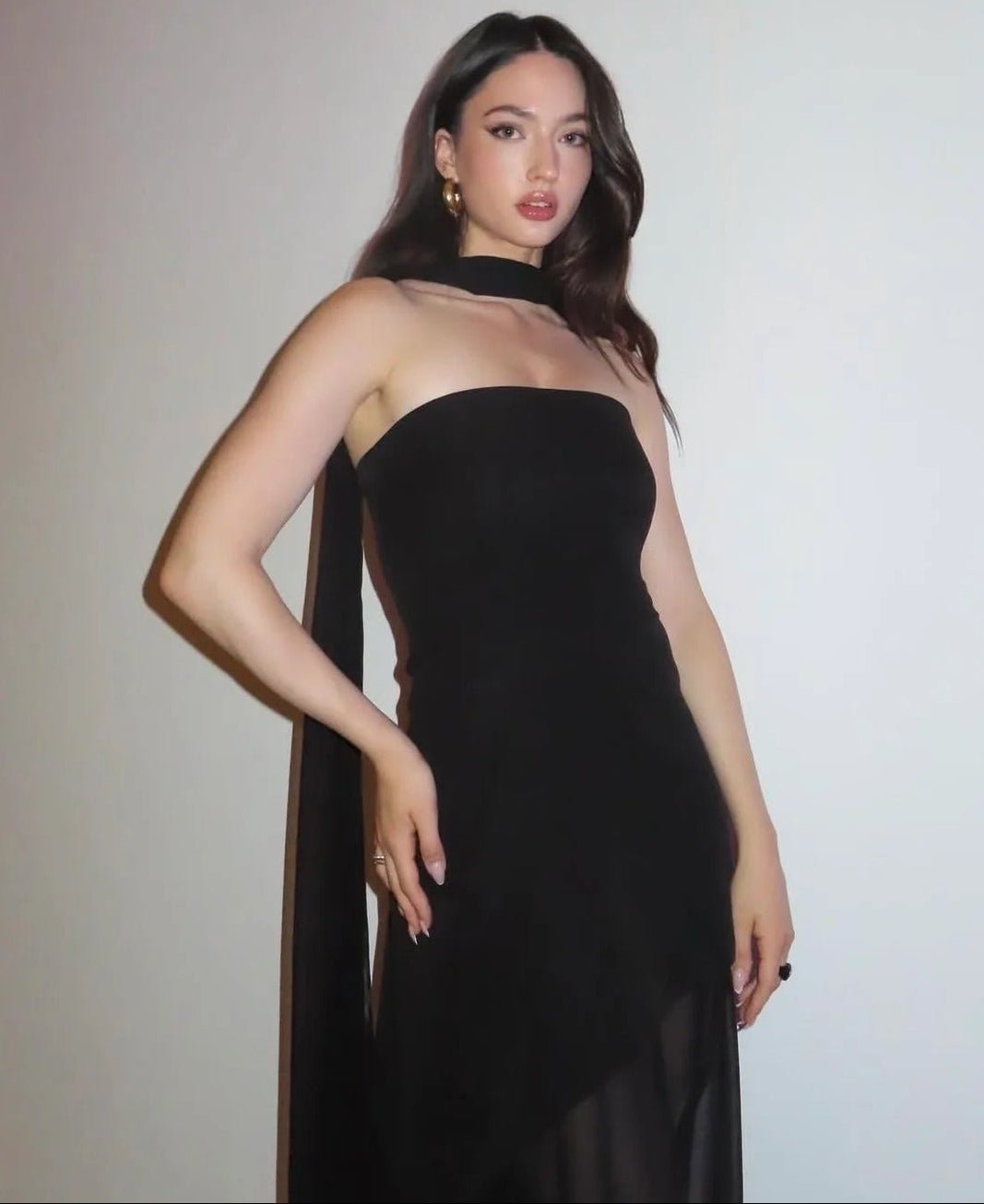 Ophelia asymmetrische doorschijnende maxi-jurk