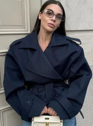 Sandy korte trenchcoat met veters