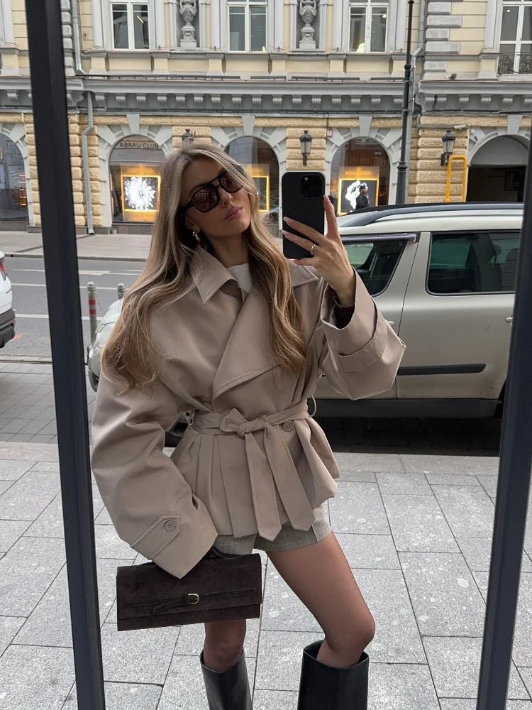 Sandy korte trenchcoat met veters