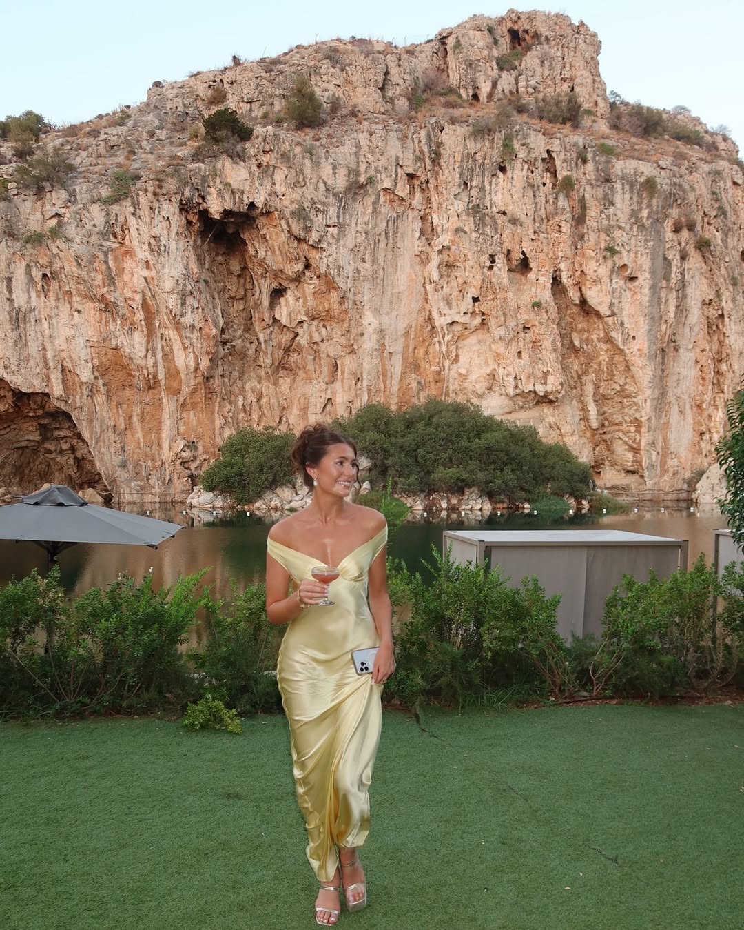 Serene satijnen maxi-jurk met open rug