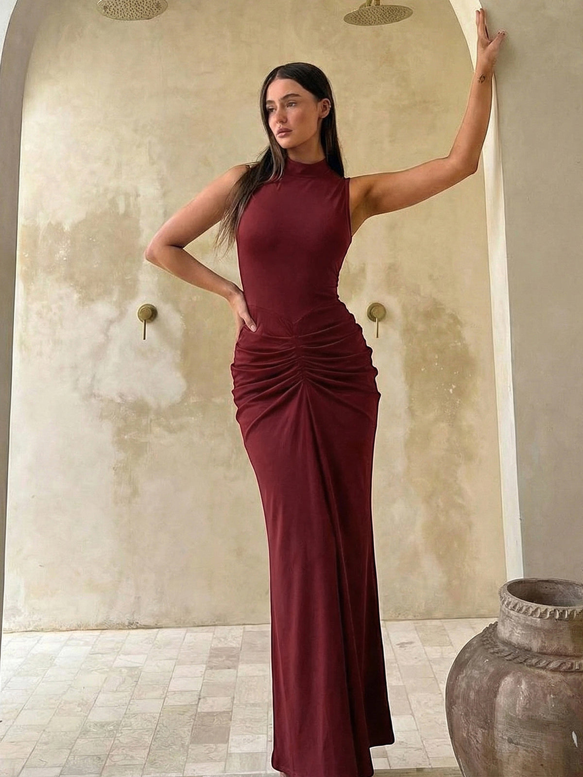 Philippa gerimpelde maxi-jurk met hoge hals