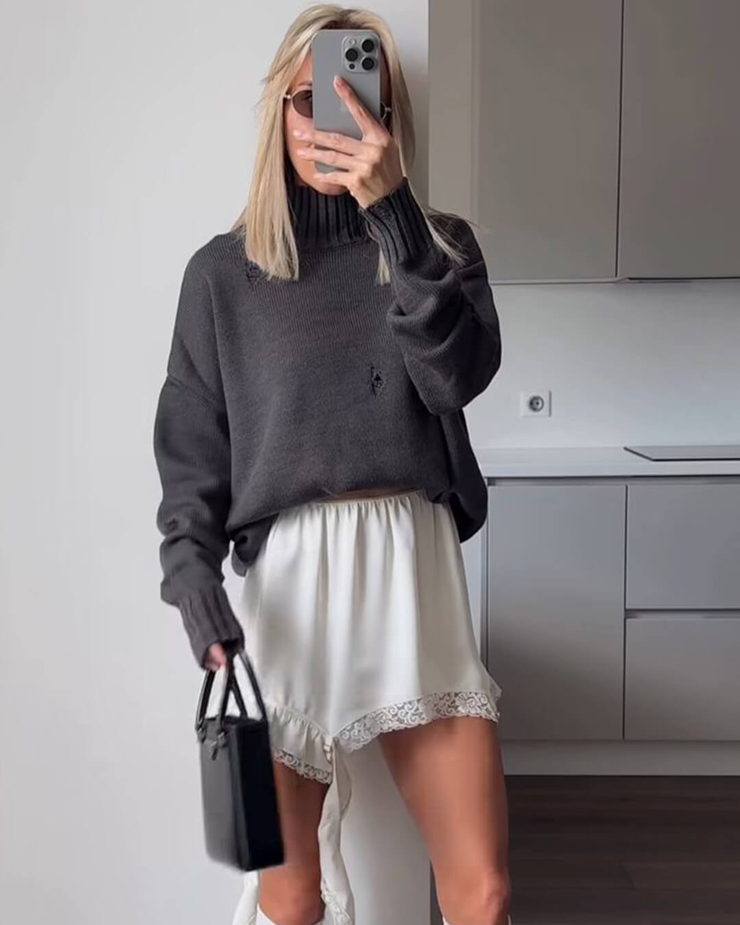 Susan asymmetrische satijnen midirok