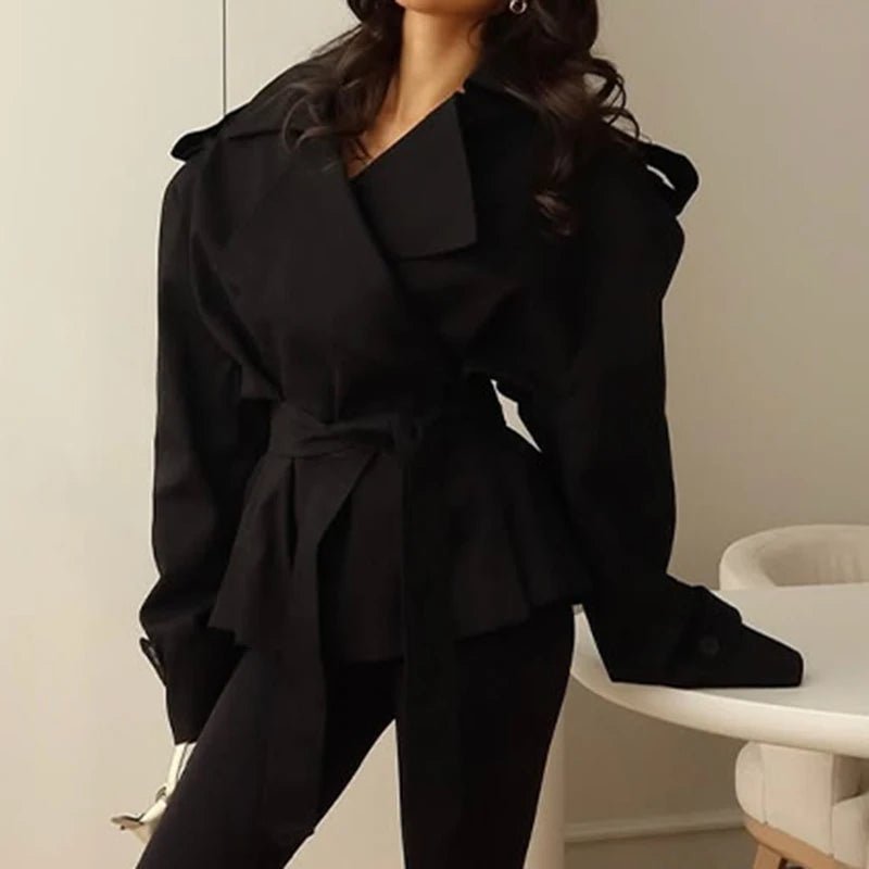 Tara korte trenchcoat met vetersluiting
