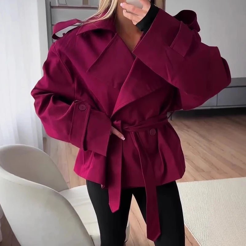 Tara korte trenchcoat met vetersluiting