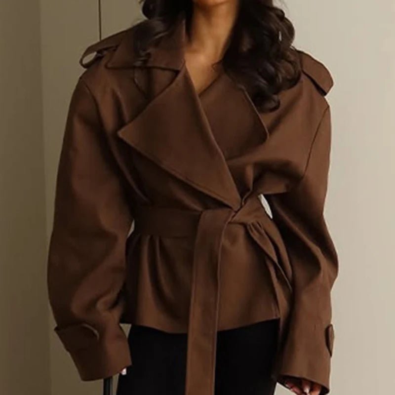 Tara korte trenchcoat met vetersluiting