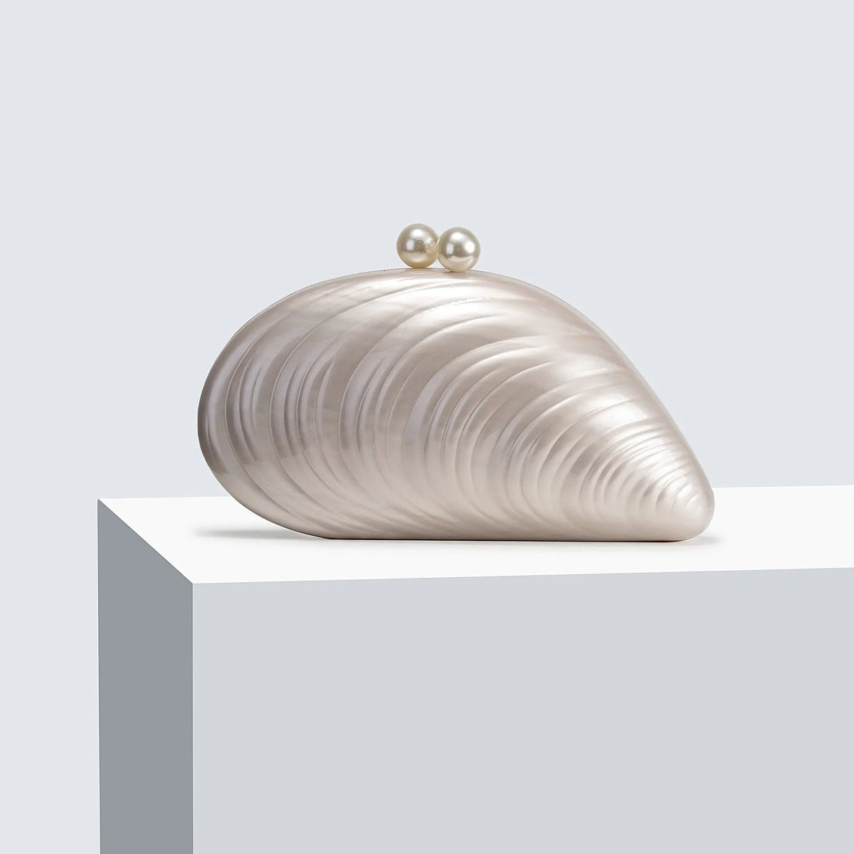 Valentina clutchtas in schelpvorm