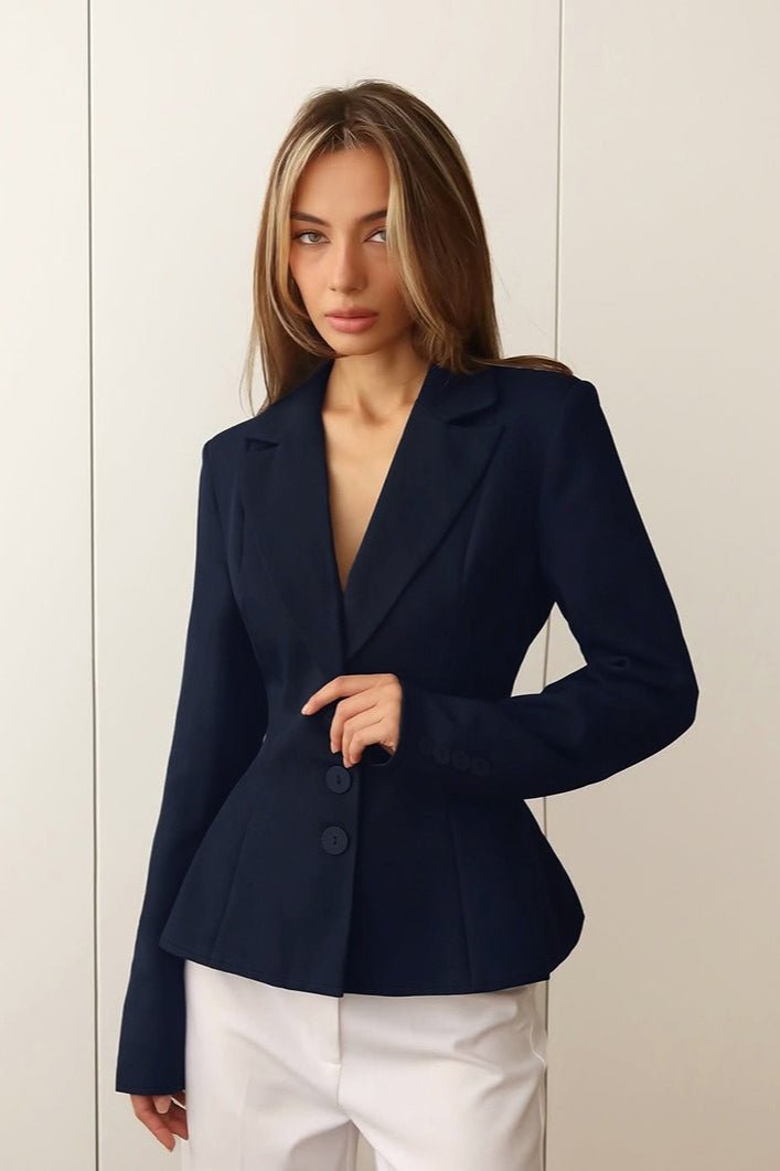 Valerie getailleerde blazer met V-hals en schoudervullingen