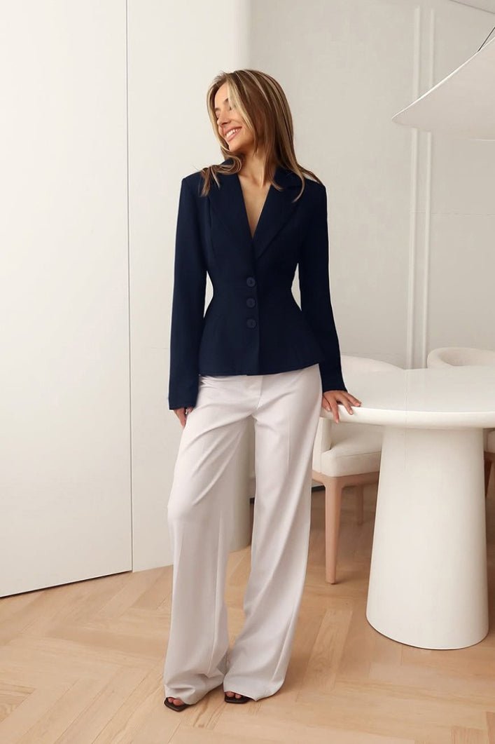 Valerie getailleerde blazer met V-hals en schoudervullingen