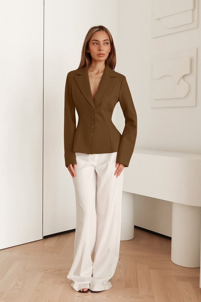 Valerie getailleerde blazer met V-hals en schoudervullingen