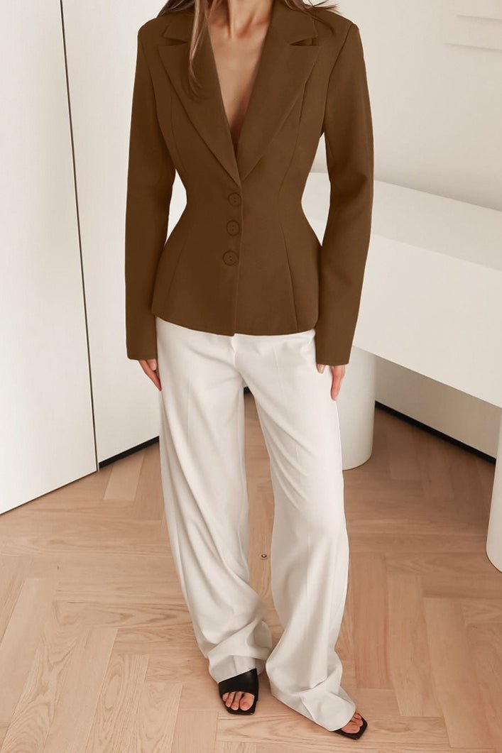 Valerie getailleerde blazer met V-hals en schoudervullingen