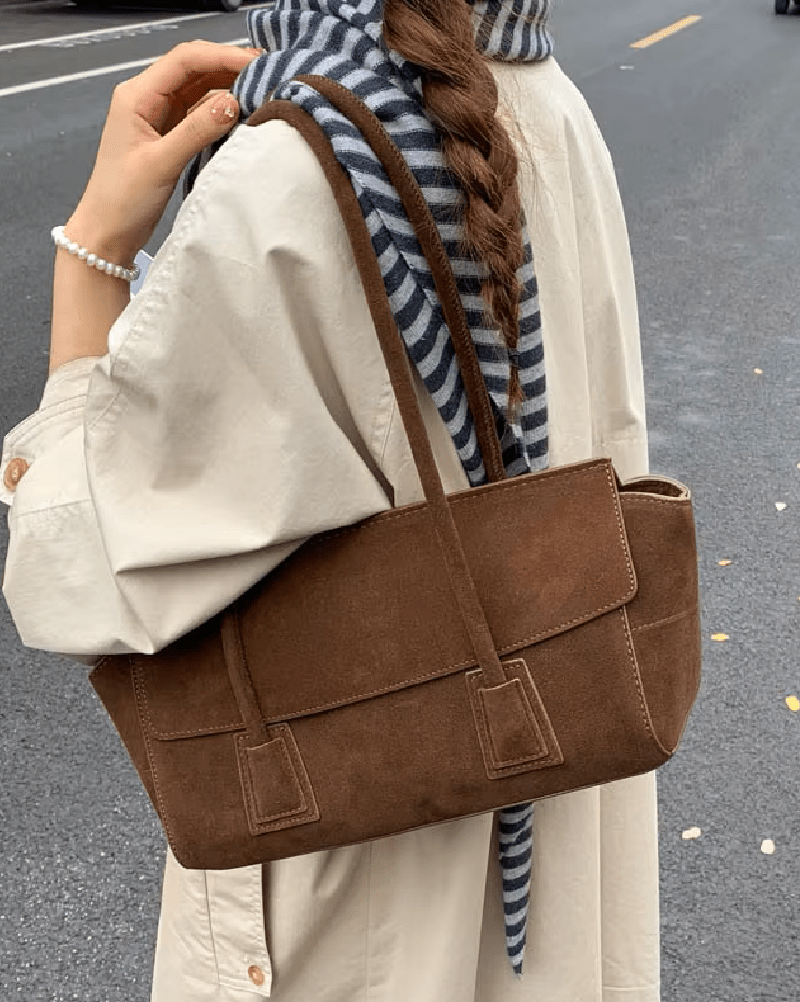 Ronja Vintage Faux Suede Shoulder Bag in brown – styled look