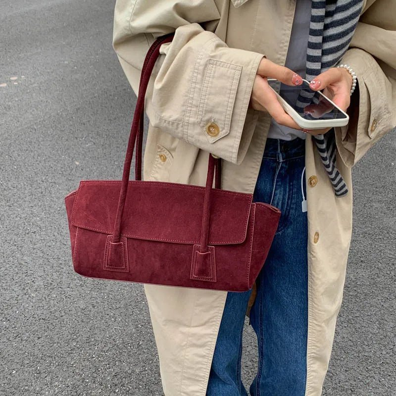 Ronja Vintage Faux Suede Shoulder Bag in wine red – styled look